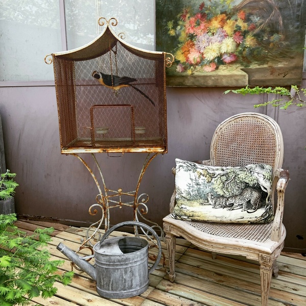 Cage à oiseaux du XIXe siècle &amp; Fauteuil Louis XVI